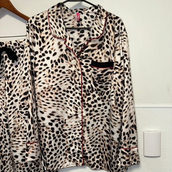 Cosmopolitan Leopard Cheetah Print Pajama Set XL Beige Black Red Women’s - Picture 4 of 16